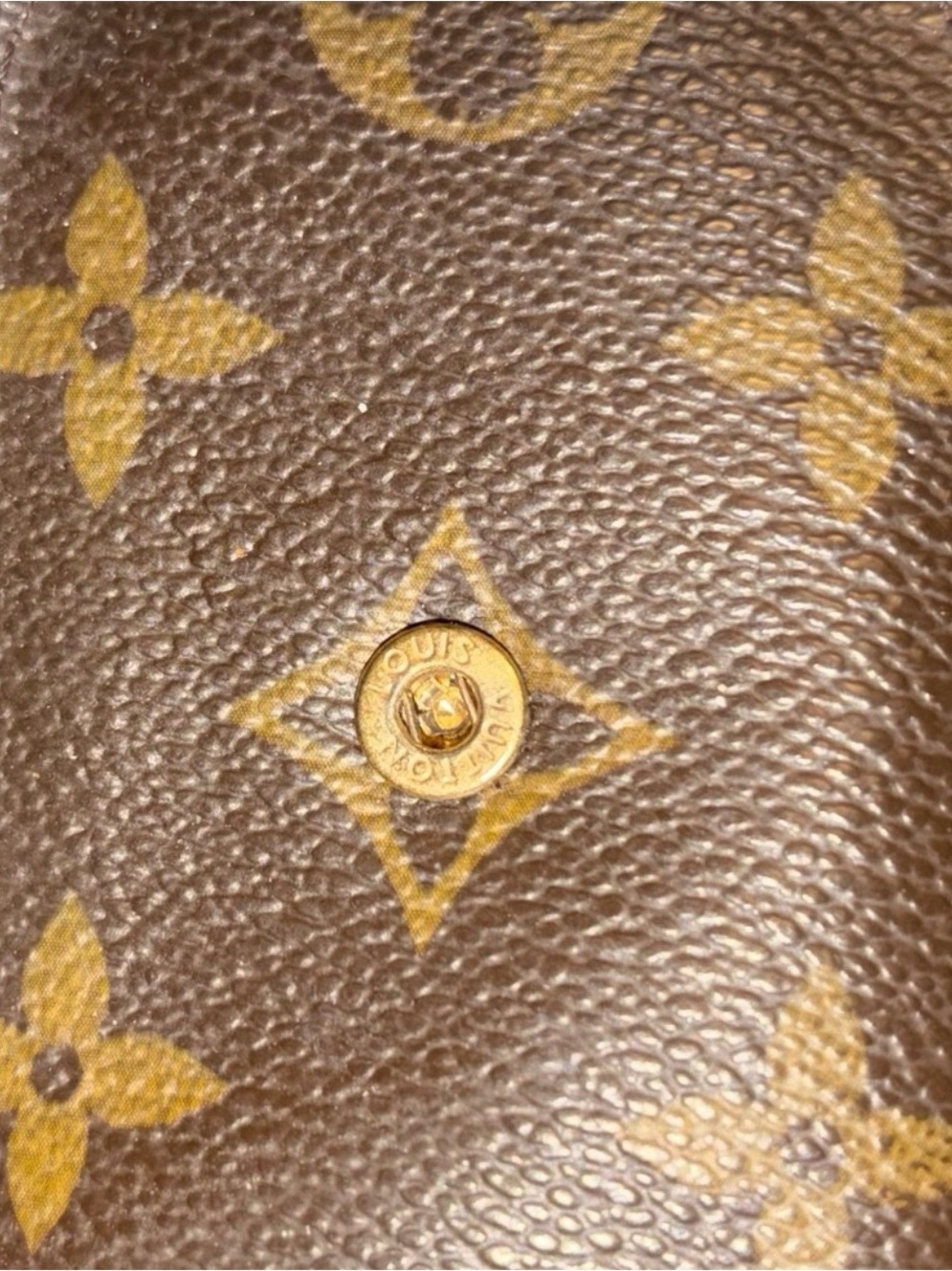 Louis Vuitton Monogram Key Case - Picture 8 of 9